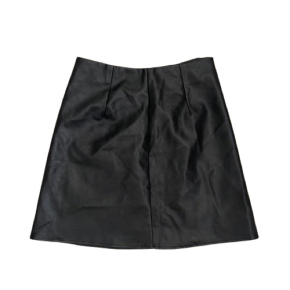Women’s Beige BoTany Vintage Black Vegan Leather Skirt Size Small! - Picture 7 of 7